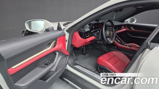 Porsche Taycan 2022 — Photo 16/36