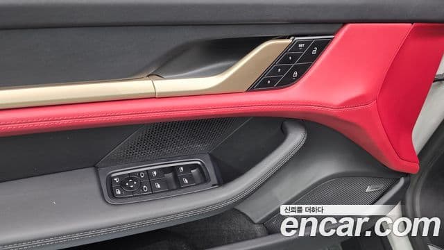 Porsche Taycan 2022 — Photo 29/36