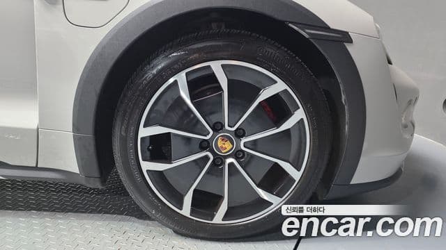 Porsche Taycan 2022 — Photo 6/36