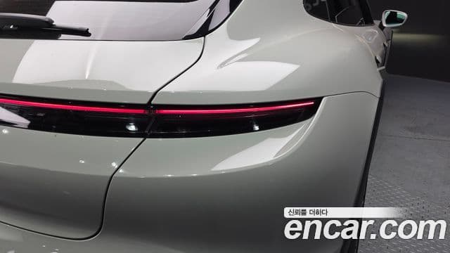 Porsche Taycan 2022 — Photo 35/36