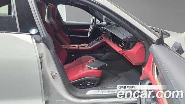 Porsche Taycan 2022 — Photo 30/36