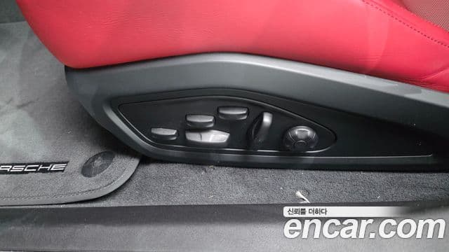 Porsche Taycan 2022 — Photo 18/36