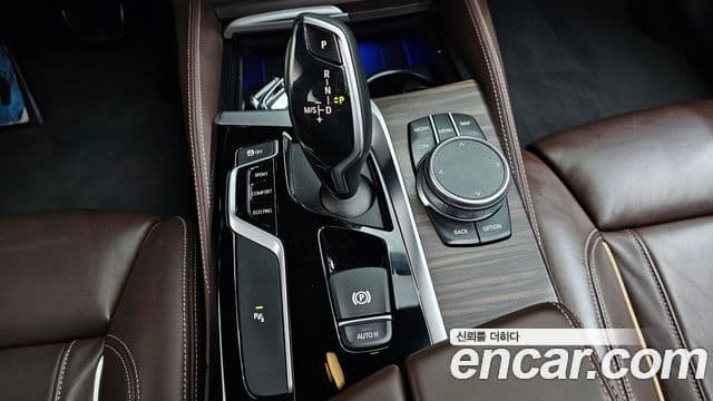 BMW 5 Series 2020 — Şəkil 9/20
