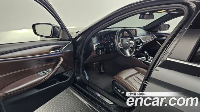 BMW 5 Series 2020 — Şəkil 10/20
