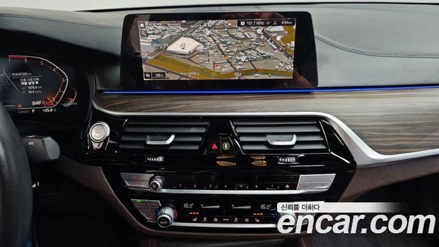 BMW 5 Series 2020 — Şəkil 12/20