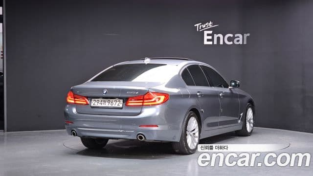 BMW 5 Series 2019 — ფოტო 2/20