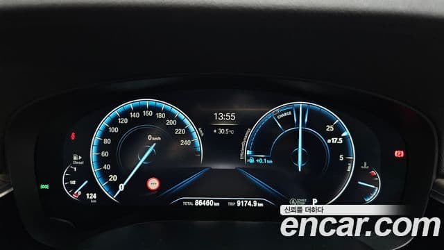 BMW 5 Series 2019 — ფოტო 8/20
