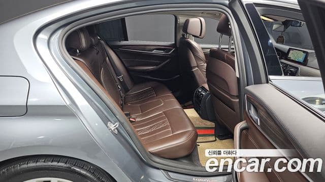 BMW 5 Series 2019 — ფოტო 11/20