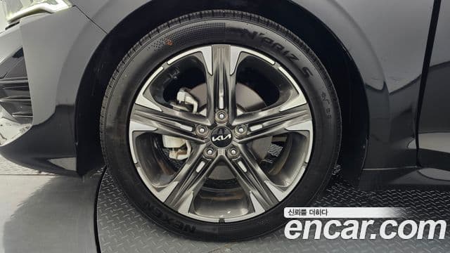 Kia K5 2023 — ფოტო 5/20