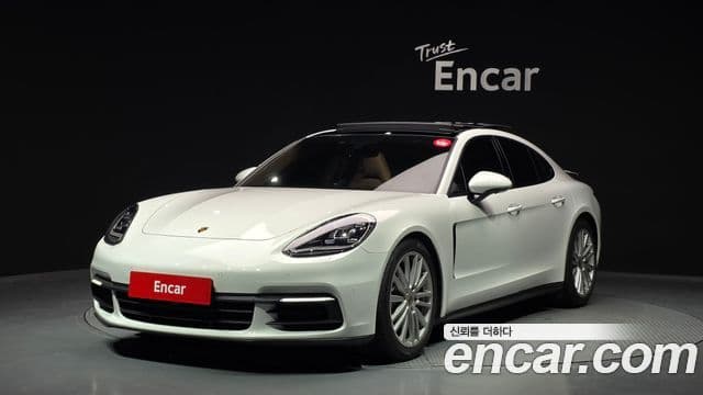 Porsche Panamera 2018 — ფოტო 2/18