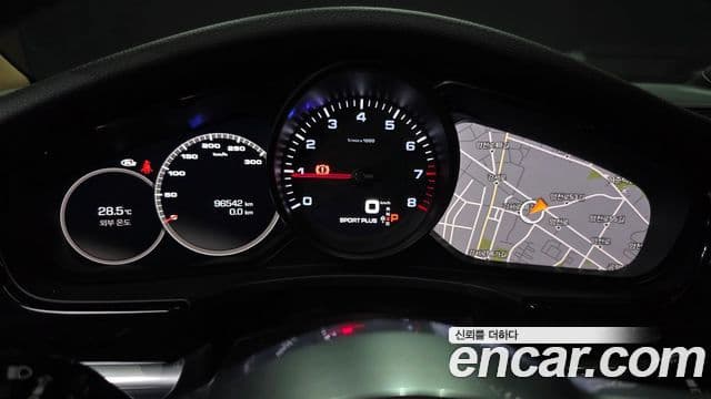 Porsche Panamera 2018 — ფოტო 6/18