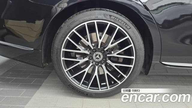 Mercedes-Benz S-Class 2023 — Photo 4/37