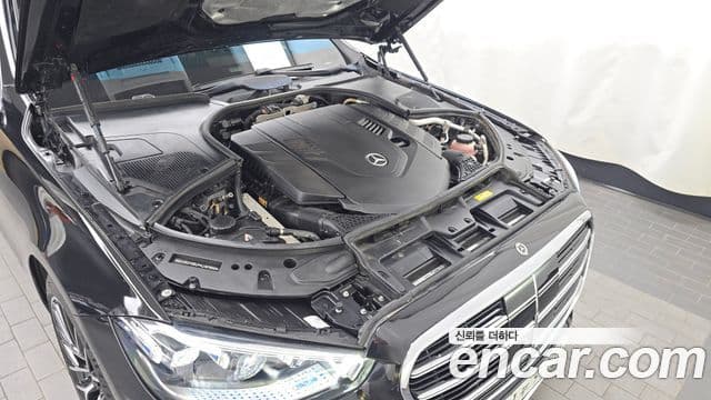 Mercedes-Benz S-Class 2023 — Photo 19/37