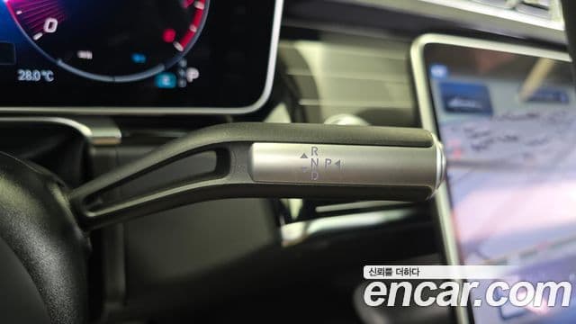 Mercedes-Benz S-Class 2023 — Photo 22/37
