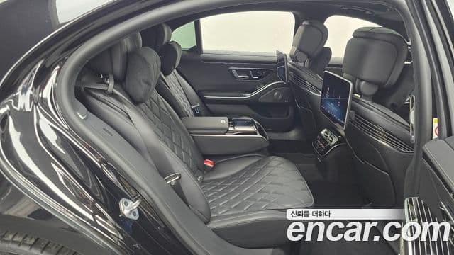 Mercedes-Benz S-Class 2023 — Photo 23/37