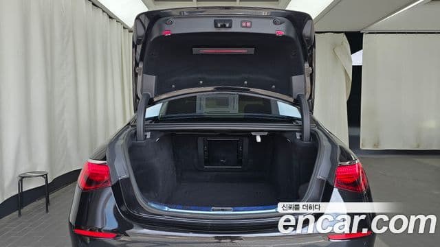 Mercedes-Benz S-Class 2023 — Photo 34/37