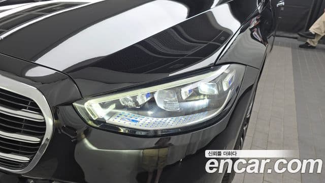 Mercedes-Benz S-Class 2023 — Photo 27/37