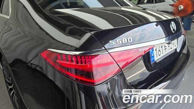 Mercedes-Benz S-Class 2023 — Photo 36/37