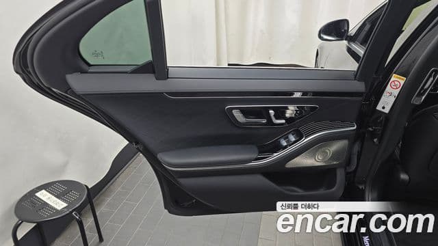 Mercedes-Benz S-Class 2023 — Photo 15/37