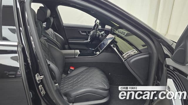 Mercedes-Benz S-Class 2023 — Photo 35/37