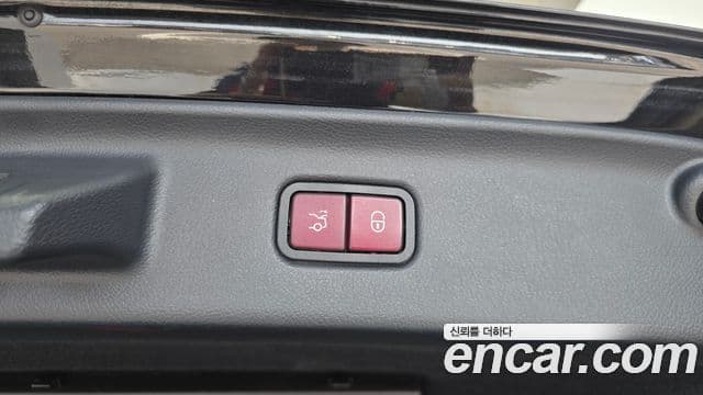 Mercedes-Benz S-Class 2023 — Photo 28/37