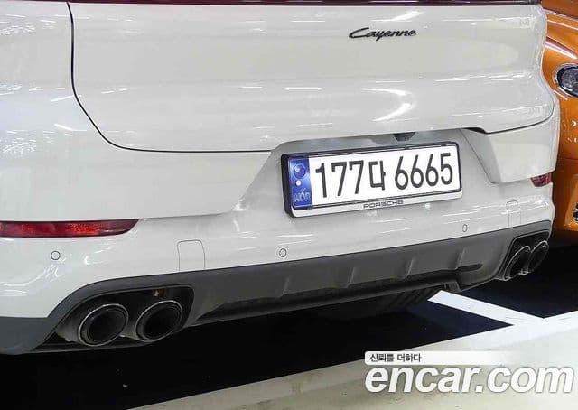 Porsche Cayenne 2024 — ფოტო 4/20