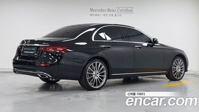 Mercedes-Benz E-Class 2023 — ფოტო 1/17