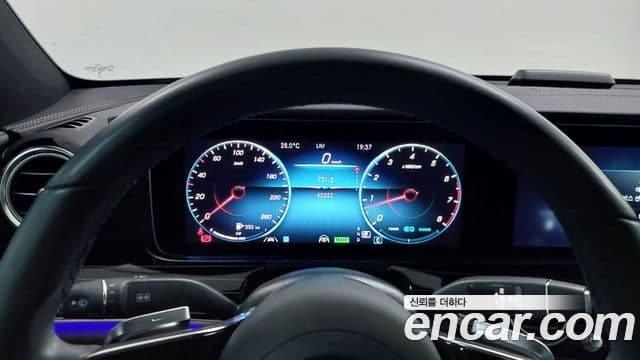 Mercedes-Benz E-Class 2023 — ფოტო 7/17