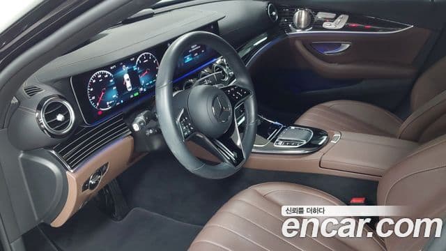 Mercedes-Benz E-Class 2023 — ფოტო 8/17