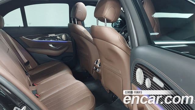 Mercedes-Benz E-Class 2023 — ფოტო 9/17
