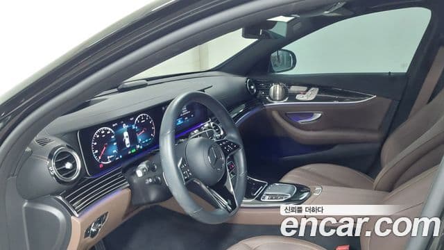 Mercedes-Benz E-Class 2023 — ფოტო 14/17
