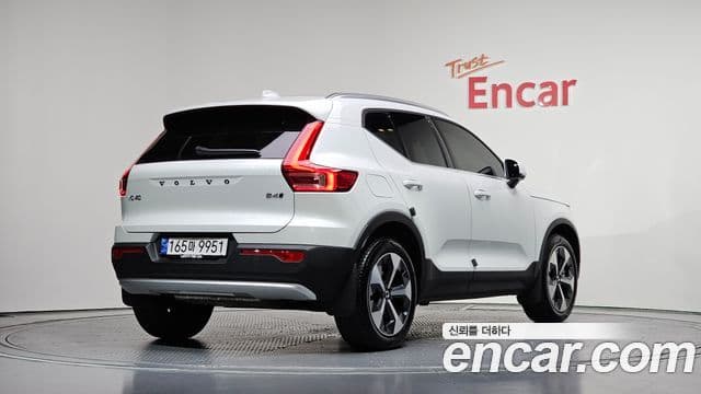 Volvo XC40 2024 — Şəkil 18/33