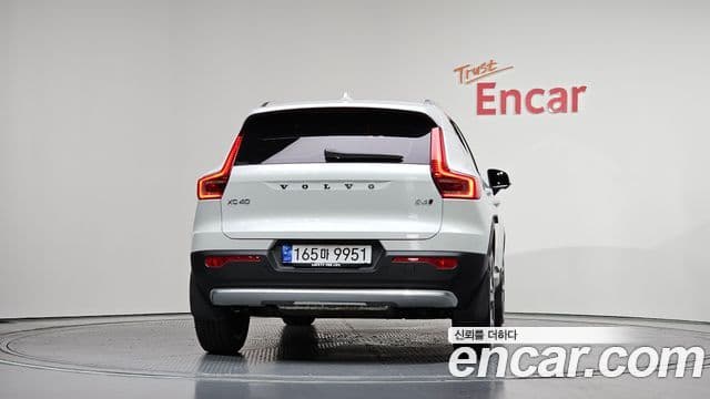 Volvo XC40 2024 — Şəkil 31/33