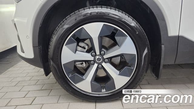 Volvo XC40 2024 — Şəkil 19/33