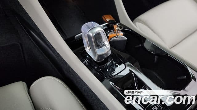 Volvo XC40 2024 — Şəkil 29/33