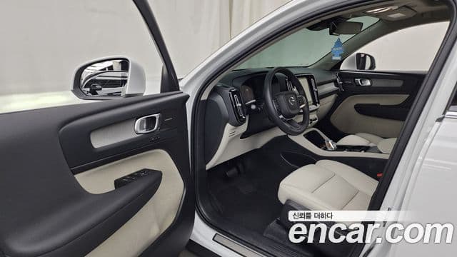Volvo XC40 2024 — Şəkil 9/33