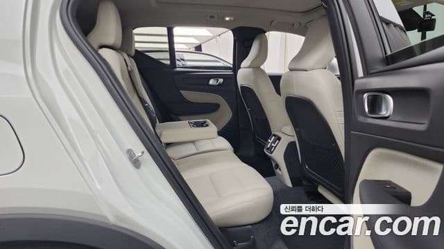 Volvo XC40 2024 — Şəkil 11/33