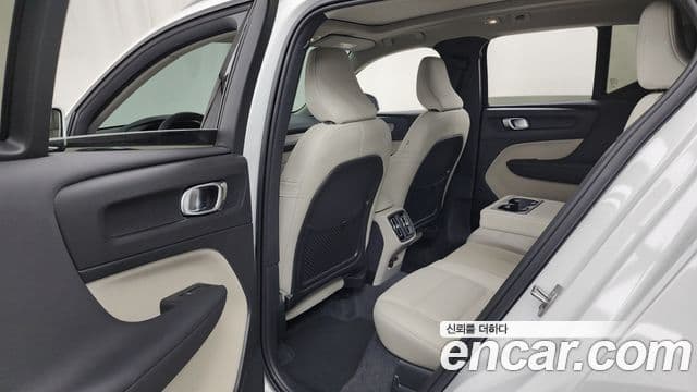 Volvo XC40 2024 — Şəkil 32/33