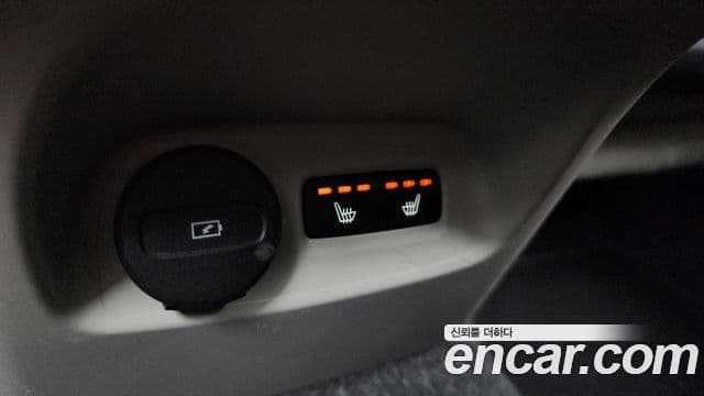 Volvo XC40 2024 — Şəkil 28/33