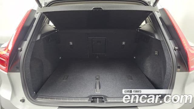 Volvo XC40 2024 — Şəkil 25/33