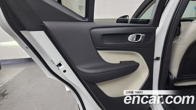 Volvo XC40 2024 — Şəkil 17/33