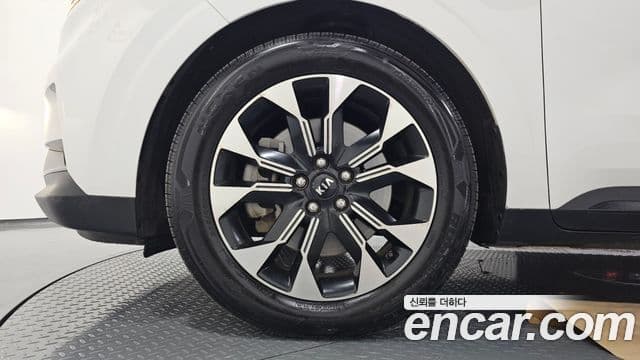 Kia Carnival 2020 — Фото 5/20