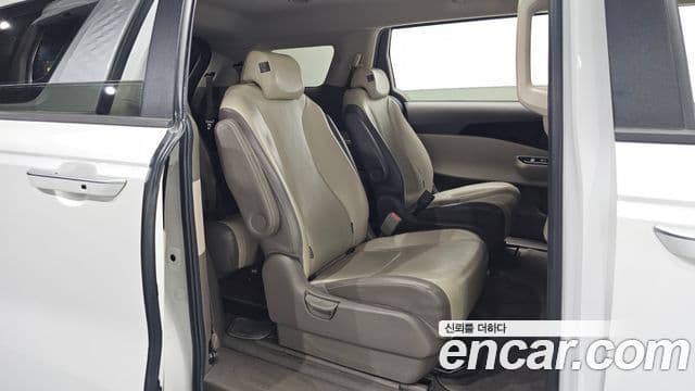 Kia Carnival 2020 — Фото 11/20