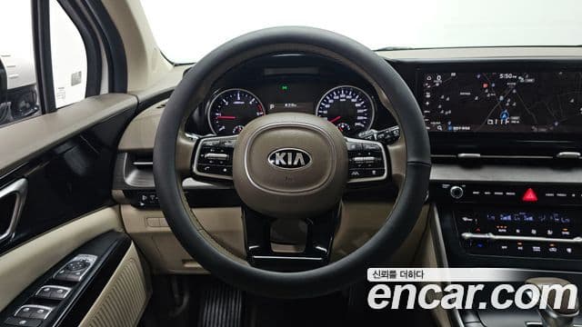 Kia Carnival 2020 — Фото 12/20