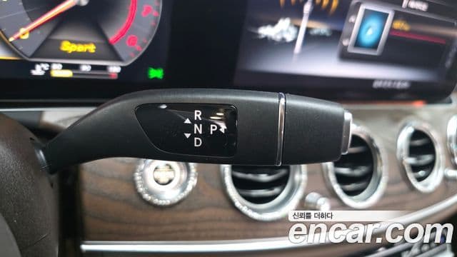 Mercedes-Benz E-Class 2018 — Şəkil 9/20