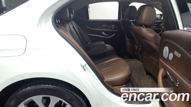 Mercedes-Benz E-Class 2018 — Şəkil 11/20
