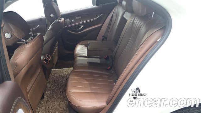 Mercedes-Benz E-Class 2018 — Şəkil 12/20
