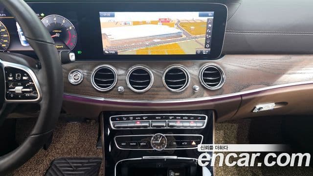 Mercedes-Benz E-Class 2018 — Şəkil 13/20