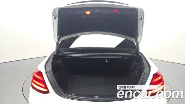 Mercedes-Benz E-Class 2018 — Şəkil 18/20