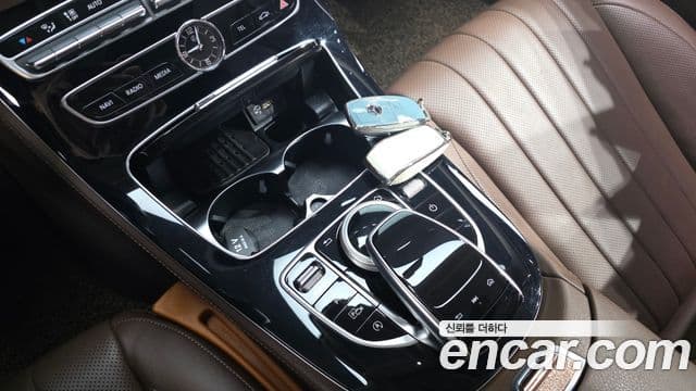 Mercedes-Benz E-Class 2018 — Şəkil 19/20